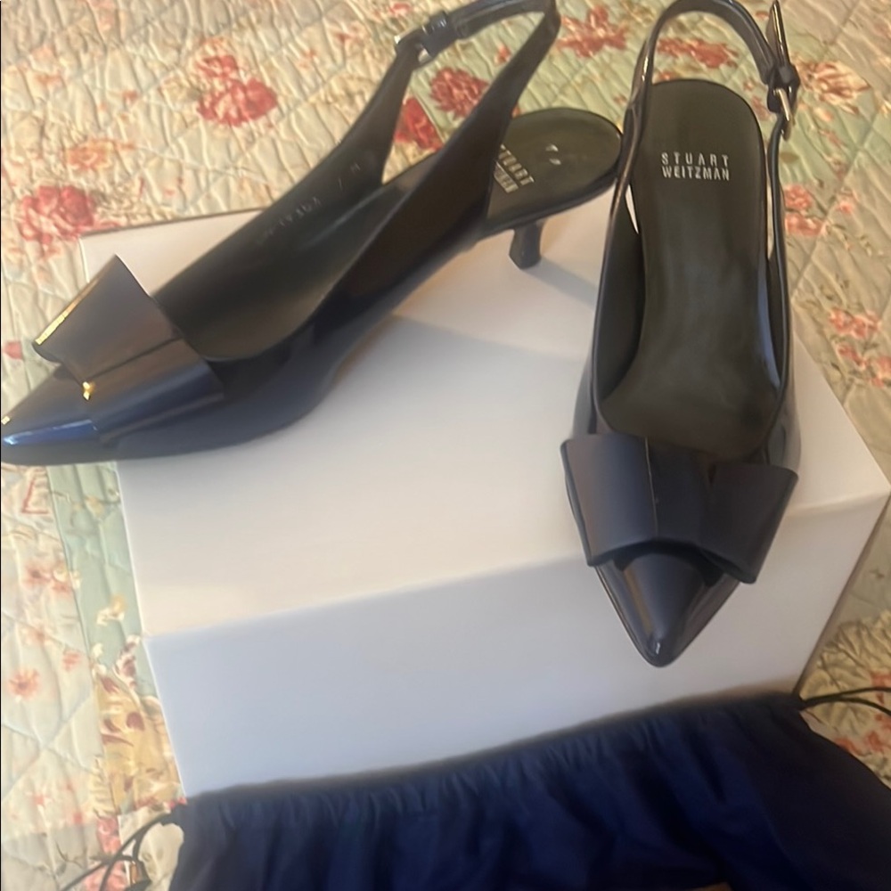 Stuart Weitzman navySlingback Heels
New never worn